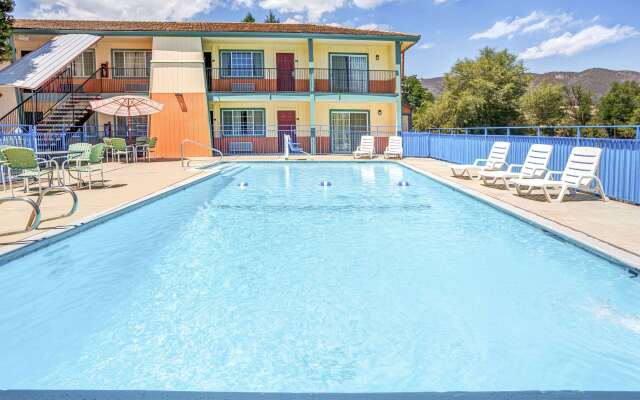 Super 8 by Wyndham Yreka