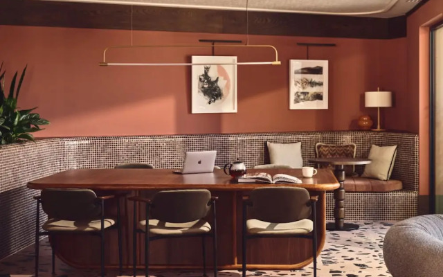 Stunning Two-bedroom Apartment With a Balcony