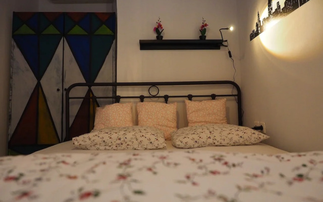 Psirri Artistic Rooftop Apartment with Acropolis View