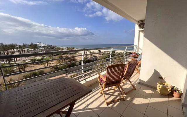 Beautiful Seafront Vacation Apartment