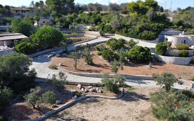 Villa Agapanto - Trullo Anthos con Vista Mare e Giardino Privato