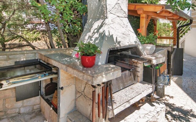 Stunning Home in Liznjan With Wifi and 3 Bedrooms