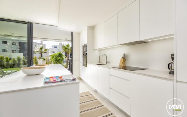 Lady in Fuengirola with 2 bedrooms and 2 bathrooms