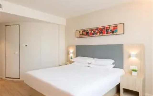 HanTing Hotel (Handan Yongnian Taiji Square)