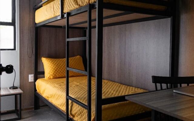 CHECK INN HOSTAL AEROPUERTO GDL - Hostel