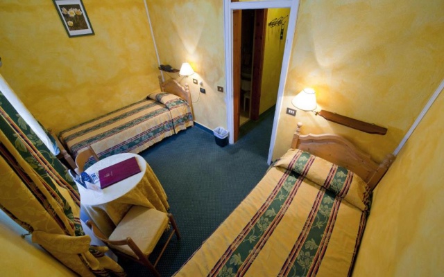 Economy Twin room (twin beds)