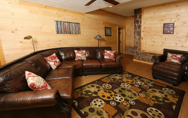 Family Valley Lodge - Six Bedroom Cabin