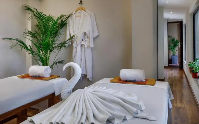 Hotel Thrive, A Tropical Courtyard