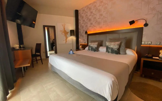 ON ALETA ROOM designed for adults