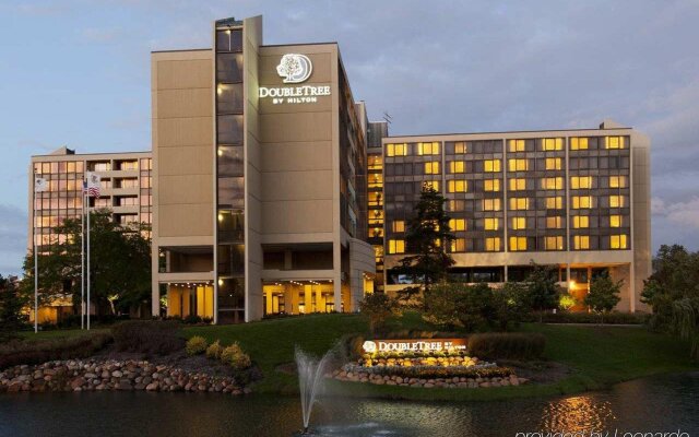 DoubleTree by Hilton Chicago - Oak Brook