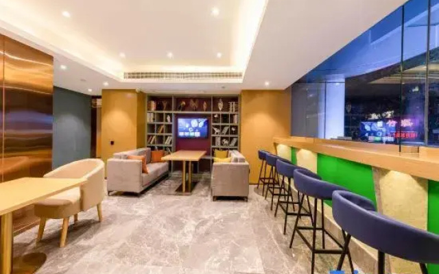 Zmax Hotel (Guangzhou Beijing Road Pedestrian Street, Haizhu Square Metro Station)