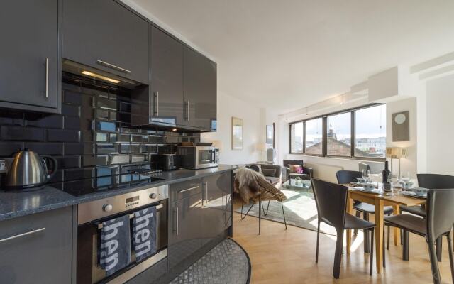 Apartment 8, County House, Central London