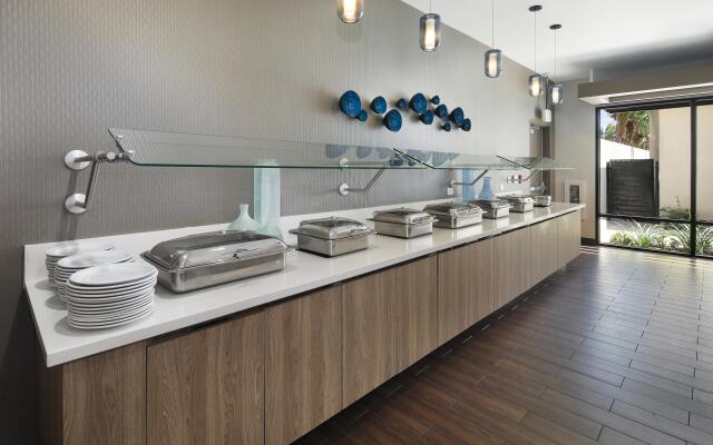 Holiday Inn Hotel & Suites Anaheim by IHG
