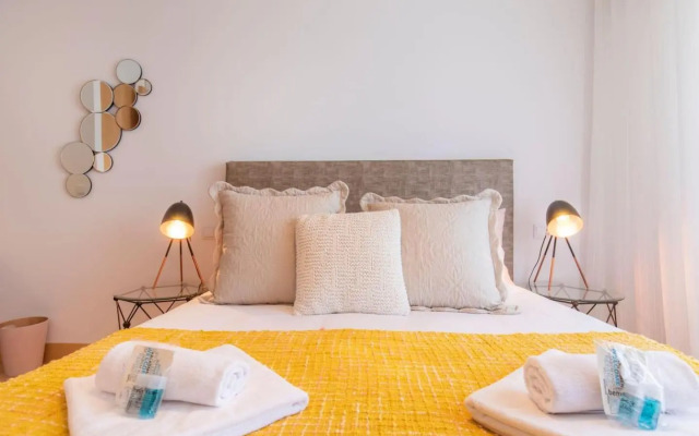 Lovelystay - Sunshine Residence in the Heart of Graça