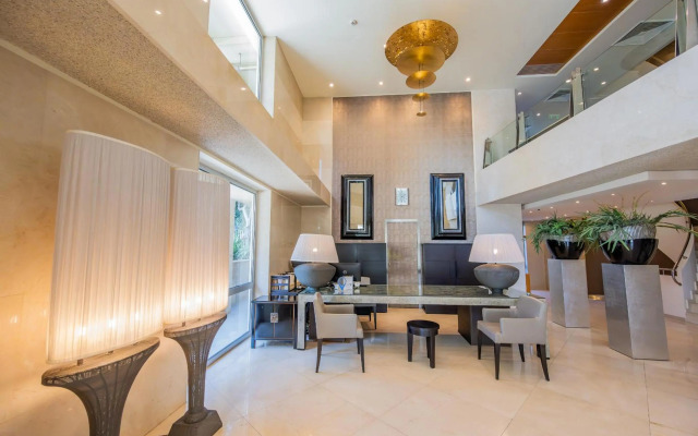 Divani Escape- Adults only