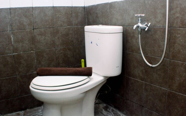 Nice And Strategic 2Br At Green Pramuka City Apartment