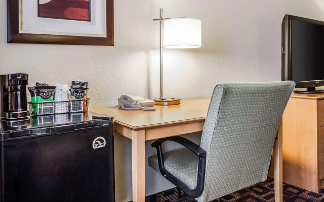 Quality Inn & Suites Des Moines Airport
