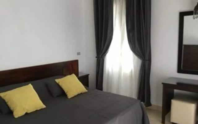 Villa - Sleeps 6 - Heated Pool - Garden - Parking