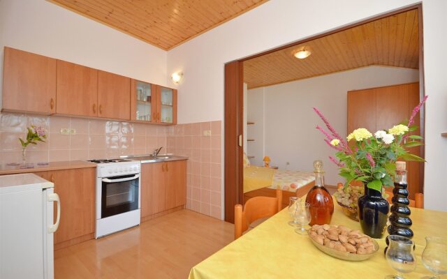 Apartment and Room Ivica