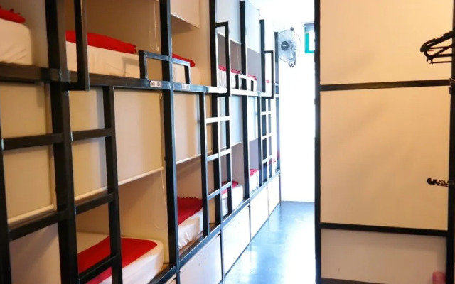 Bluewaters Pods @ Bugis