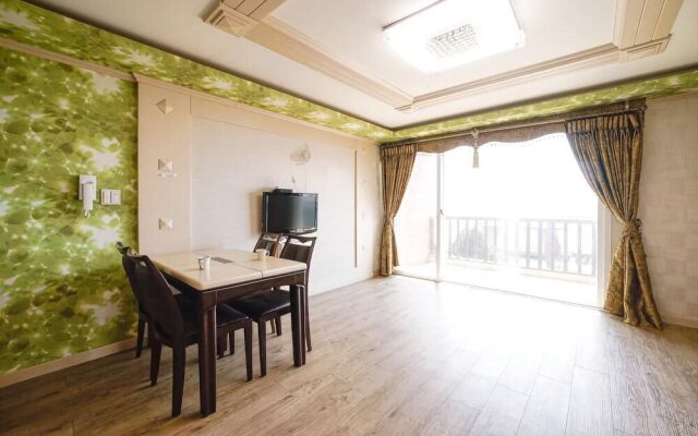 Ganghwa Badatgashimteo Pension