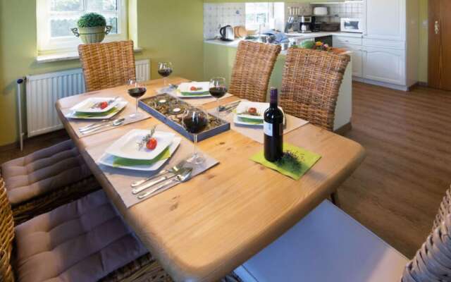 Snug Apartment in Hage