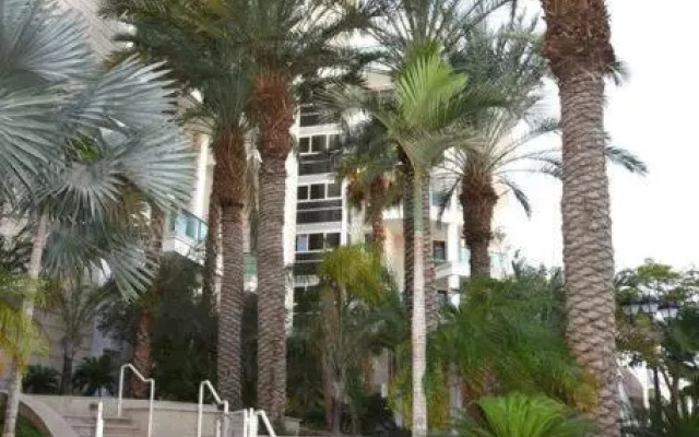 Sunny 3BR Apartment Golf Residence