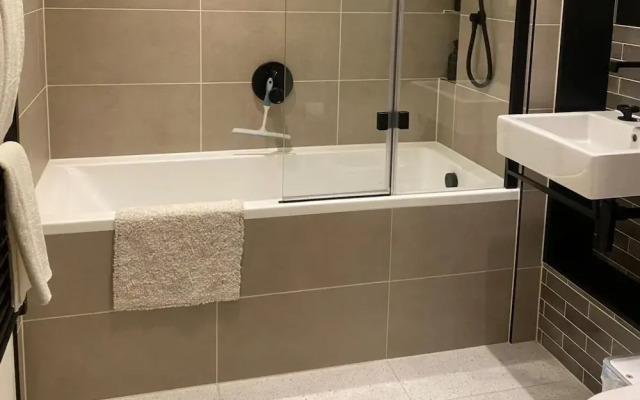 Stylish 2-bedroom Apartment in London - Sleeps 4