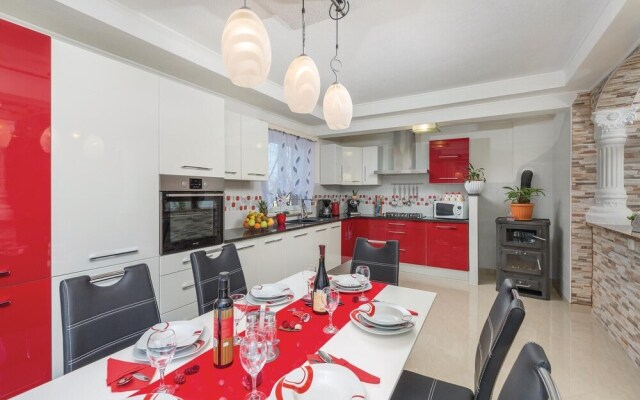 Stunning Home in Nedescina With Wifi and 4 Bedrooms