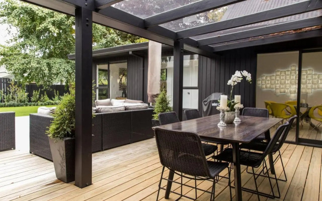 Black Luxury Lodge