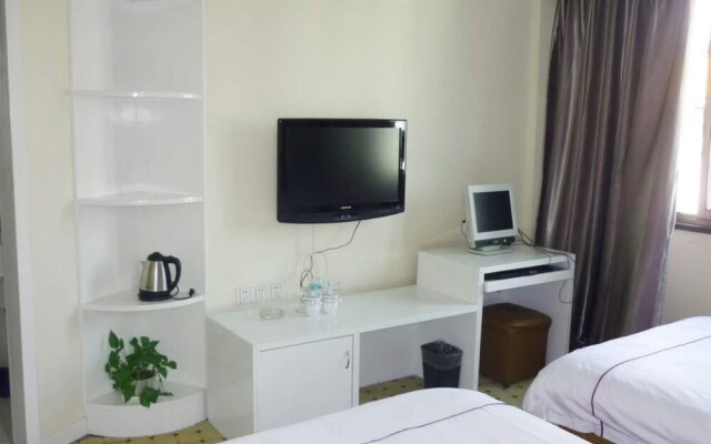Yi Wu Bai Rui Hotel