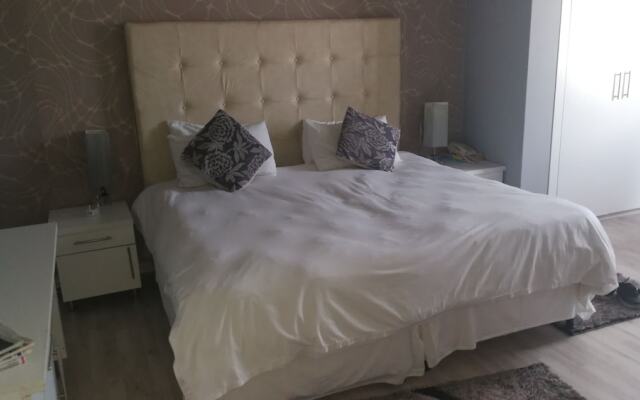 The Parkview Hotel - Room 711 - Adults Only