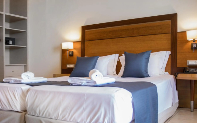 Manousos City Hotel