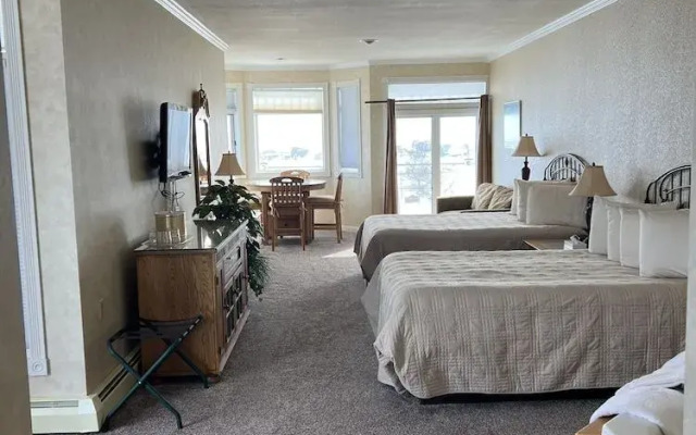 Pier Plaza Lodging
