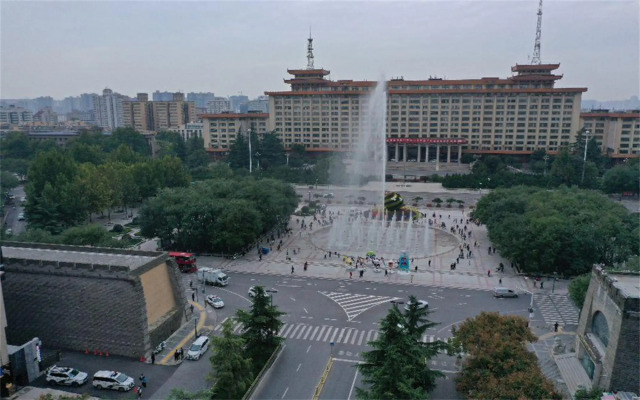 Rezen Dong Hotel (Xi'an Bell Tower Provincial Government Store)