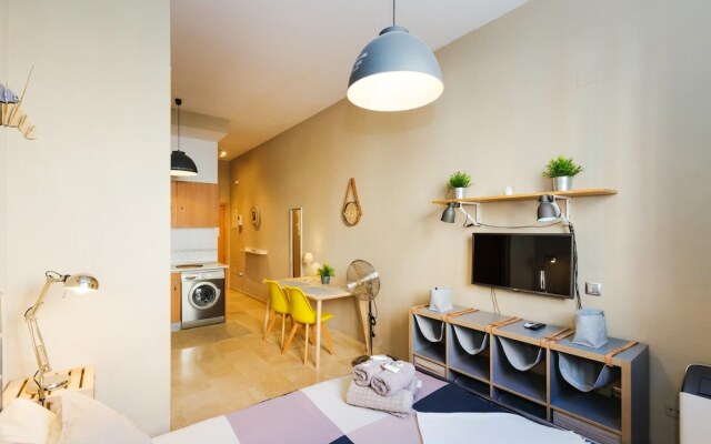 Studio in Málaga, With Wifi