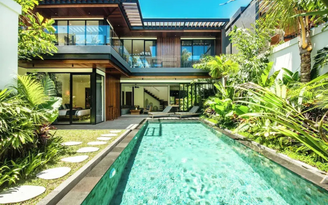 Coastal Haven: Fresh 4BR Villa 200m to Canggu