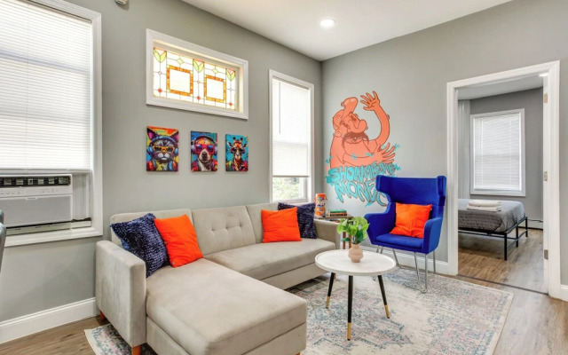 Convenient Elizabeth Apartment w/ Private Balcony!