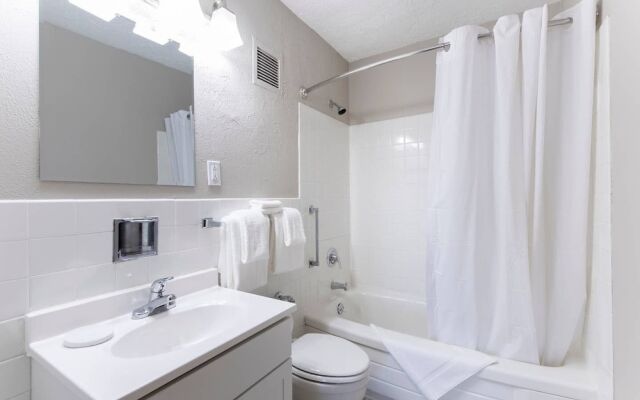 Abode Vue at 3rd 1-bedroom Loft-style Suite