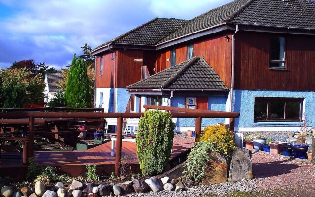 Snowgoose Apartments & Blacksmith Bunkhouse