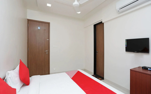OYO 11742 Hotel Aakiyo Rooms