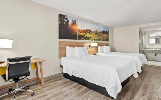 Days Inn by Wyndham Fontana / Rialto