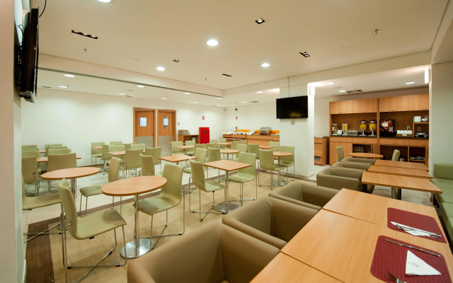 Ibis Santos Gonzaga Praia