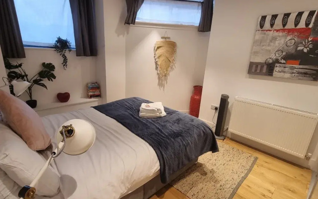 Large Duplex 7 Adults at London Bridge