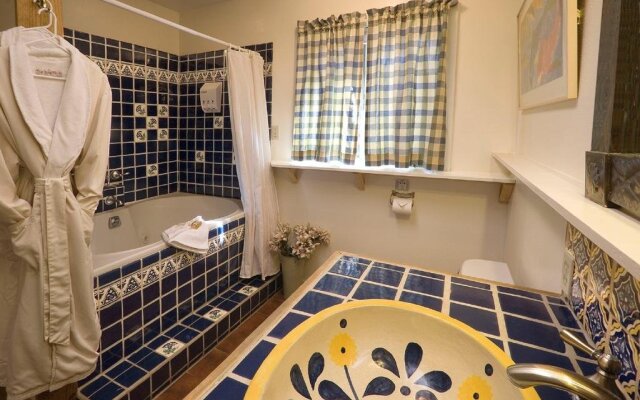 Hacienda Nicholas Bed & Breakfast