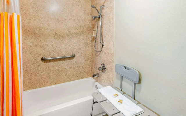 La Quinta Inn #826