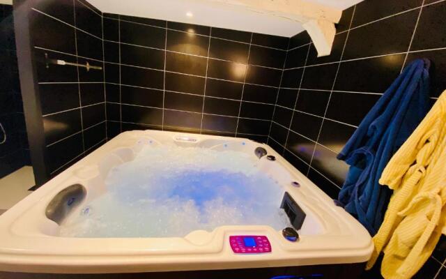 JACUZZI dans appartement T2 centre-ville