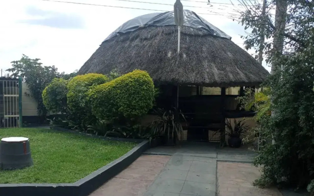 Guesthouse With Green Garden and Pool - 2102