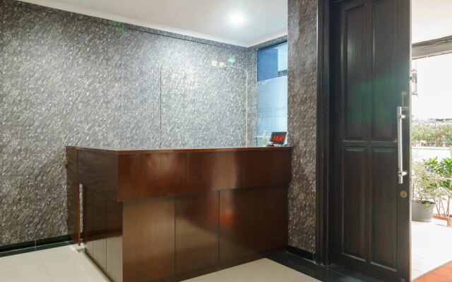 RedDoorz Plus near Lippo Cikarang Mall