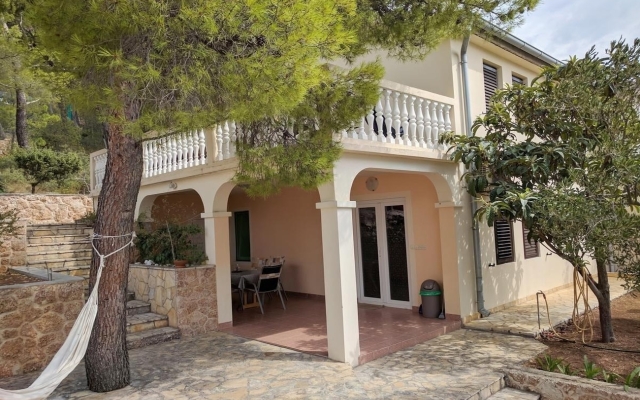 Apartment Var - with nice garden: A1 Sveta Nedjelja, Island Hvar
